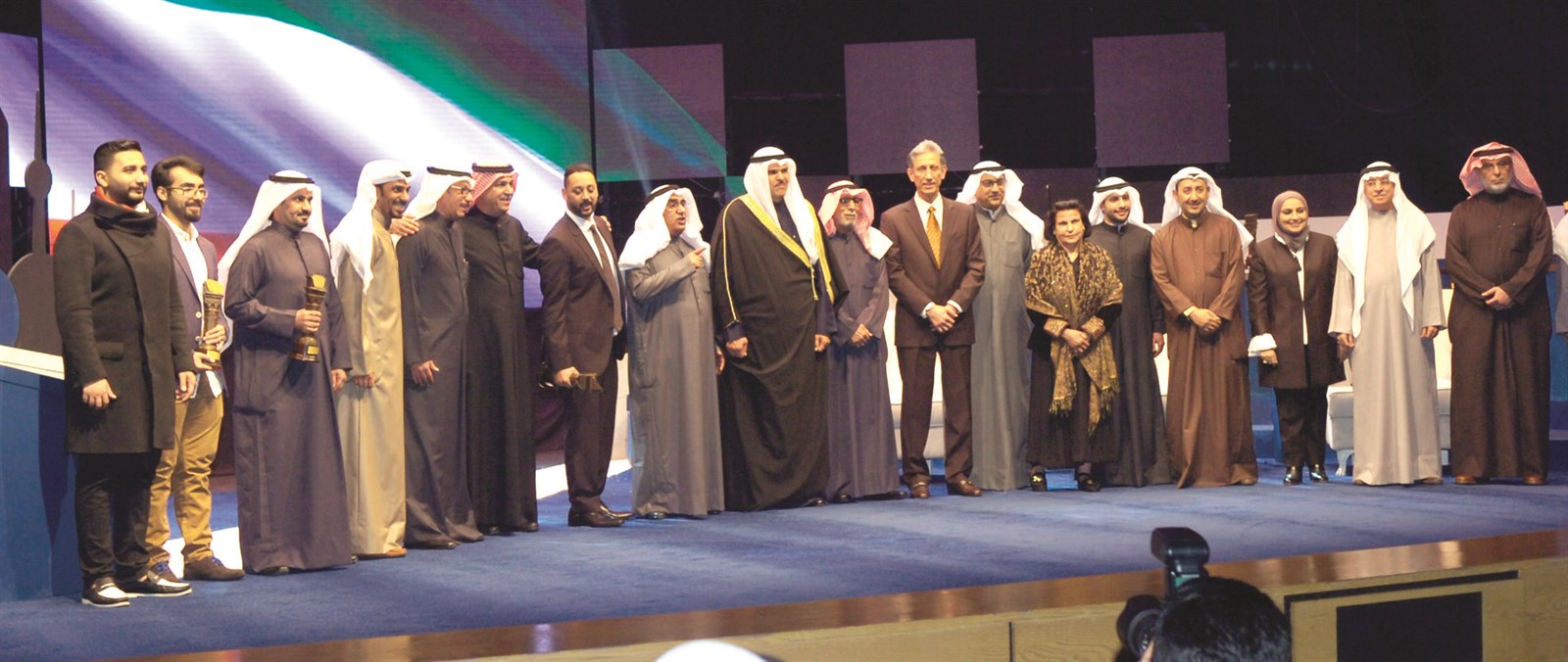 u0627u0644u062du0645u0648u062f u0648u0627u0644u064au0648u062du0629 u0648u0627u0644u0639u0633u0639u0648u0633u064a u0645u0639 u0627u0644u0641u0627u0626u0632u064au0646 u0628u062cu0648u0627u0626u0632 u0627u0644u062fu0648u0644u0629 (u062au0635u0648u064au0631 u0643u0631u0645 u062fu064au0627u0628)