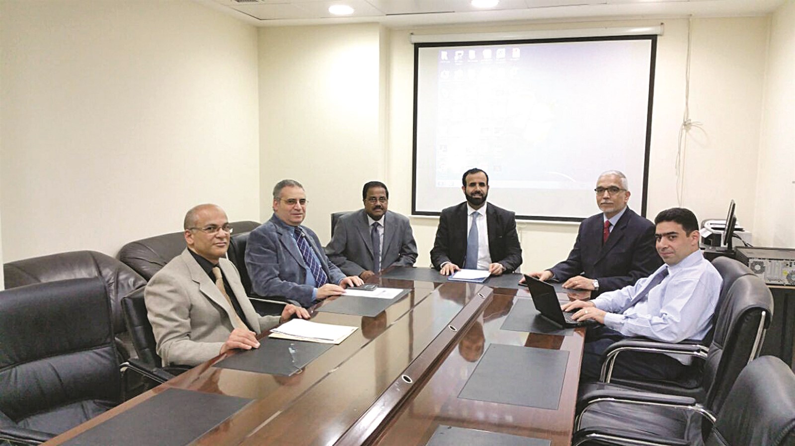 u0627u0644u0639u062au064au0628u064a u0648u0645u062cu0645u0648u0639u0629 u0645u0646 u0623u0639u0636u0627u0621 u0627u0644u0644u062cu0646u0629 u0627u0644u0645u0646u0638u0645u0629 u0644u0644u0645u0624u062au0645u0631