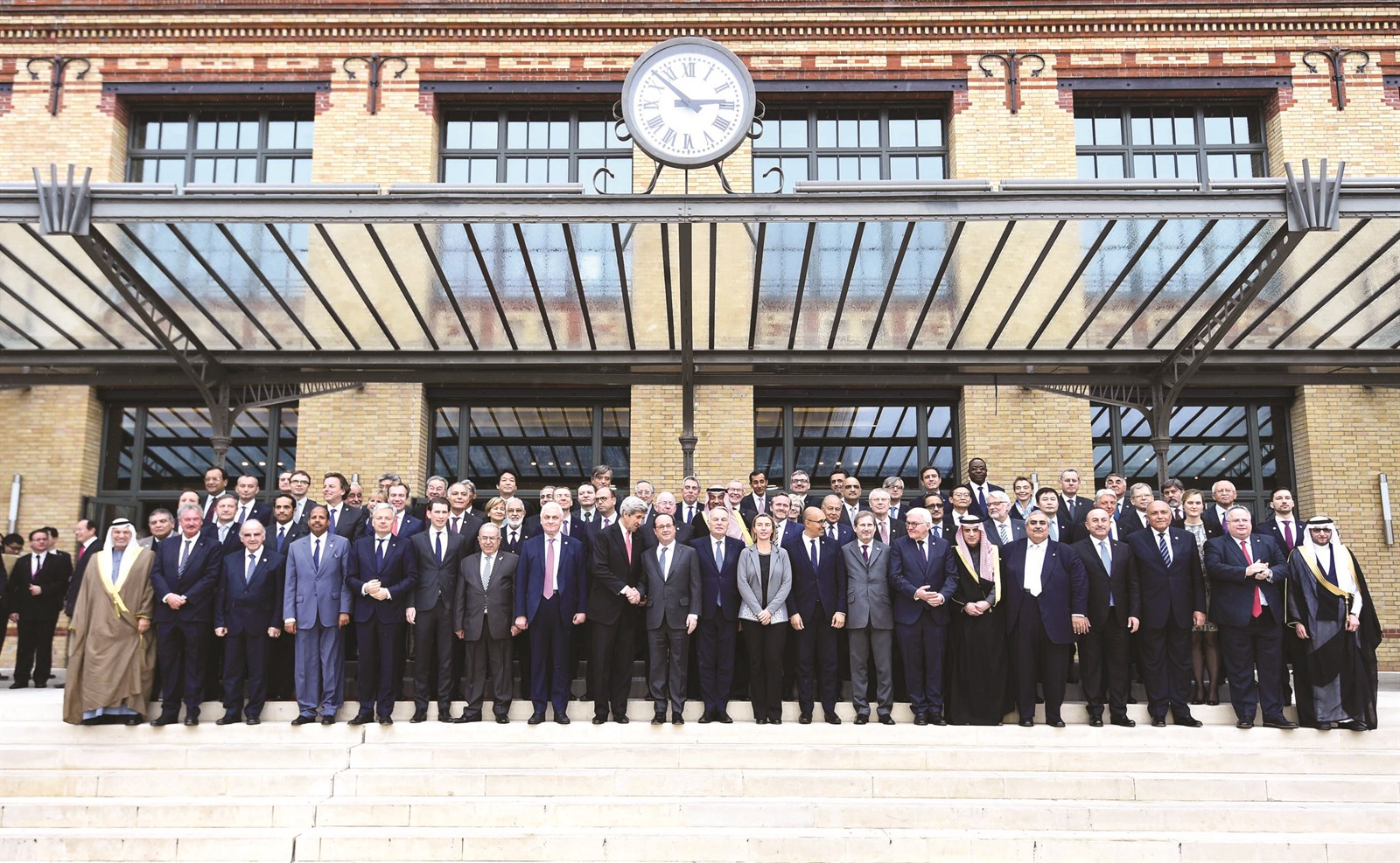 u0647u0648u0644u0627u0646u062f u0645u062au0648u0633u0637u0627u064b u0648u0632u0631u0627u0621 u062eu0627u0631u062cu064au0629 u0648u0645u0645u062bu0644u064au0646 u0639u0646 70 u062fu0648u0644u0629 u0641u064a u0645u0624u062au0645u0631 u0628u0627u0631u064au0633 u0644u0644u0633u0644u0627u0645     (u0627 u0641 u0628)