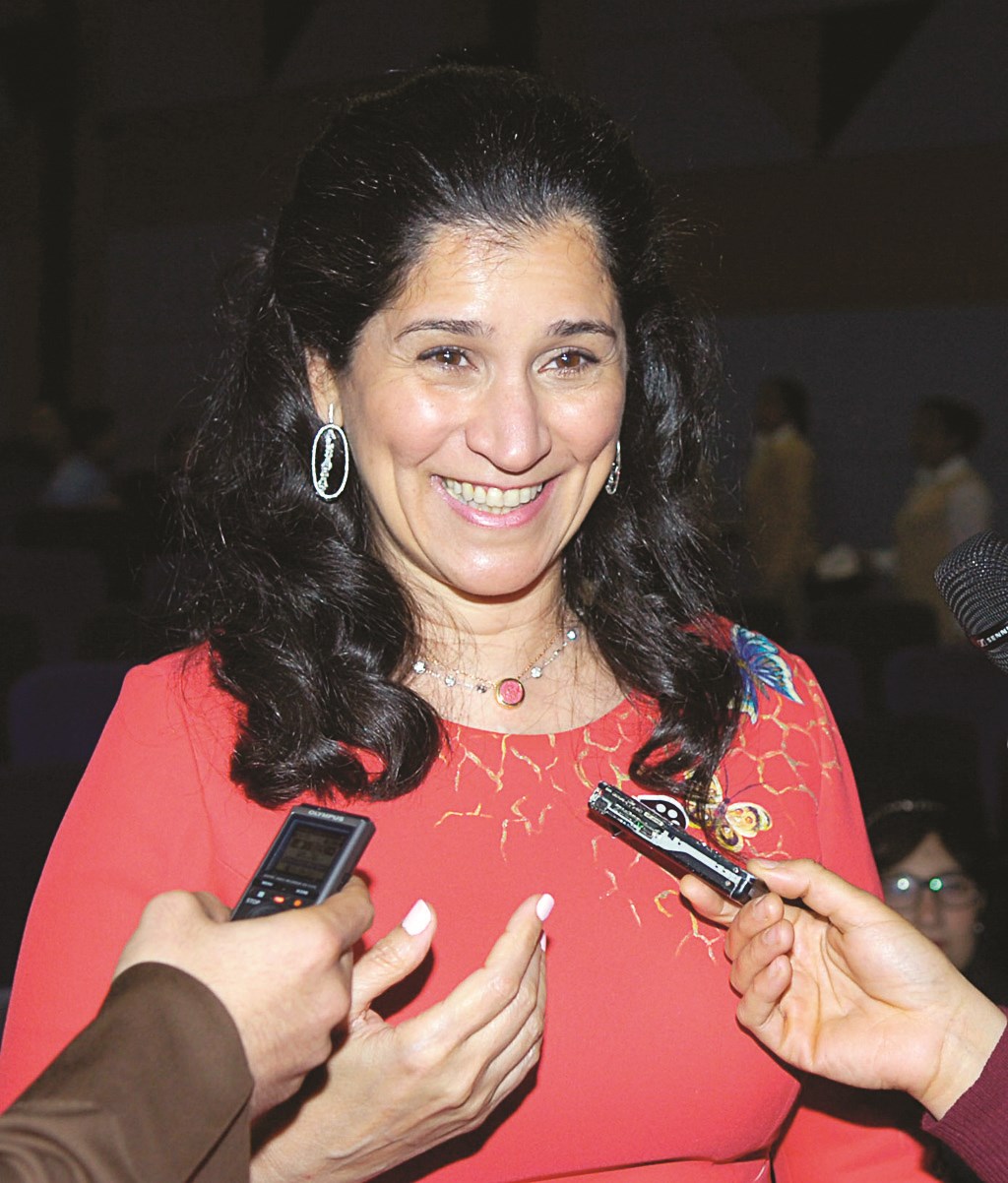 انتصار الصباح متحدثة للصحافيين