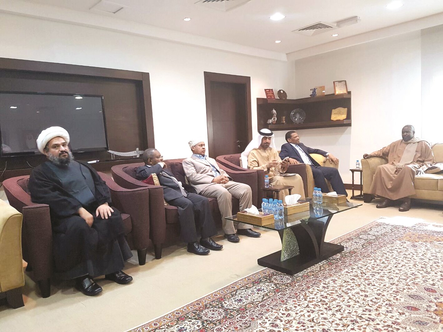 جانب من الديبلوماسيين المعزين في السفارة الإماراتية