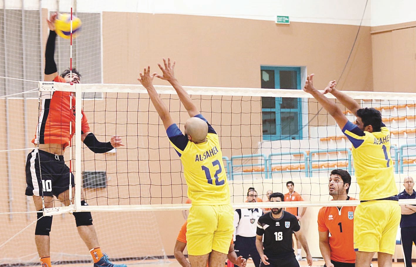 u0644u0642u0637u0629 u0645u0646 u0645u0628u0627u0631u0627u0629 u0643u0627u0638u0645u0629 u0645u0639 u0627u0644u0633u0627u062du0644 u0641u064a u0627u0644u0642u0633u0645 u0627u0644u0623u0648u0644