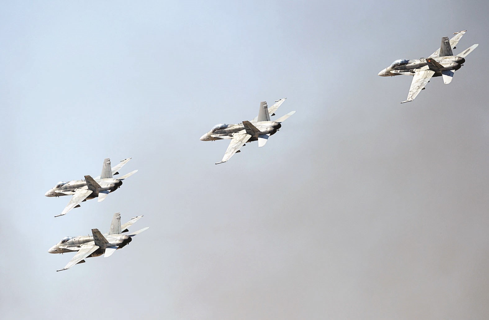 سرب من الطائرات المقاتلة