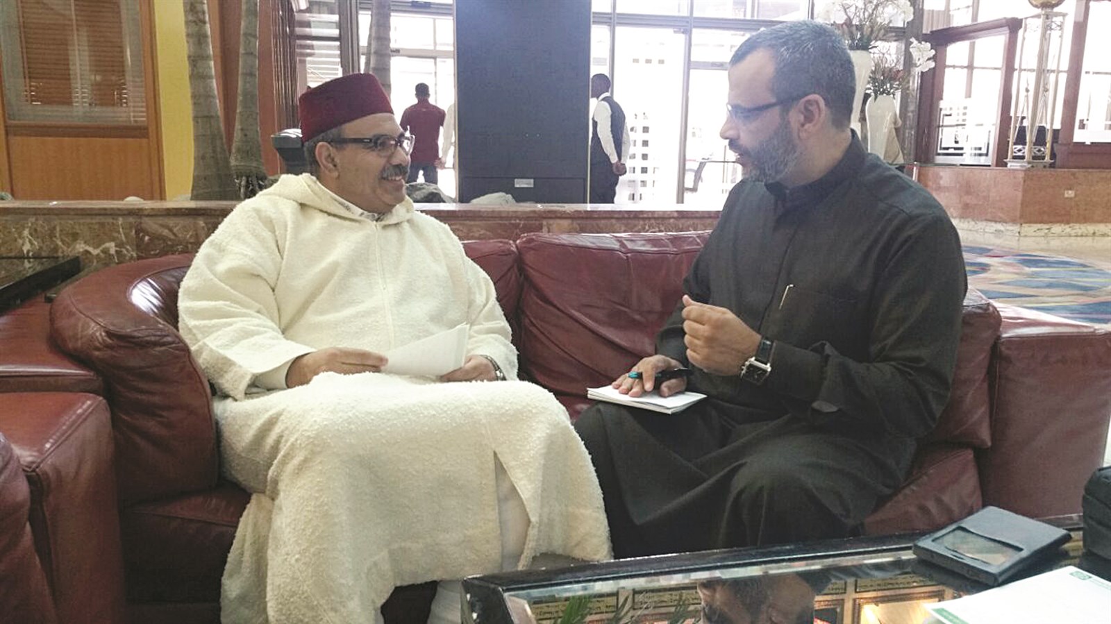 لحمر متحدثاً للزميل عبدالله متولي