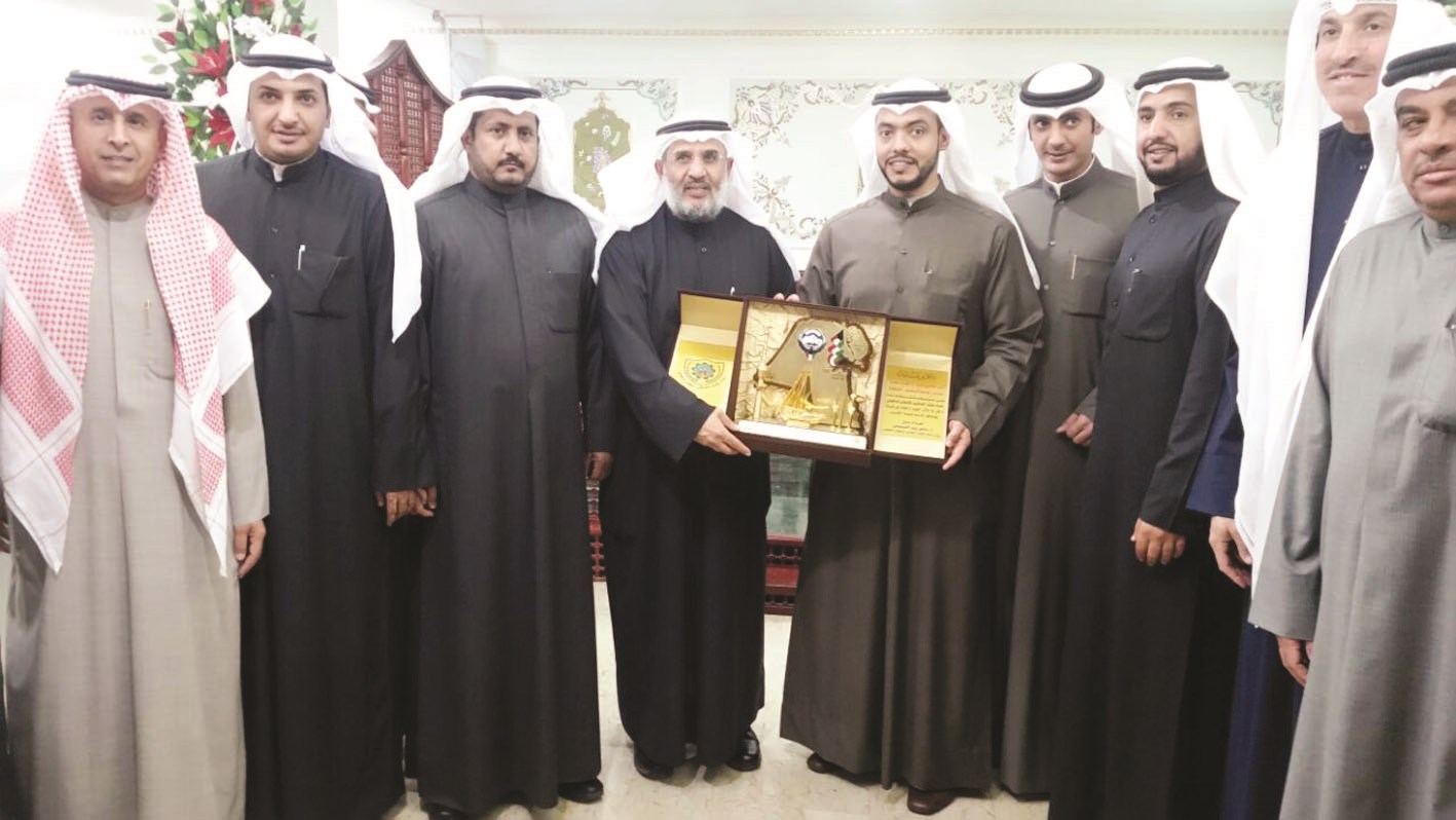 u0646u0642u0627u0628u0629 u0627u0644u0639u0627u0645u0644u064au0646 u0641u064a u0648u0632u0627u0631u0629 u0627u0644u0623u0634u063au0627u0644 u062au0643u0631u0645 u0627u0644u0645u0637u0648u0639