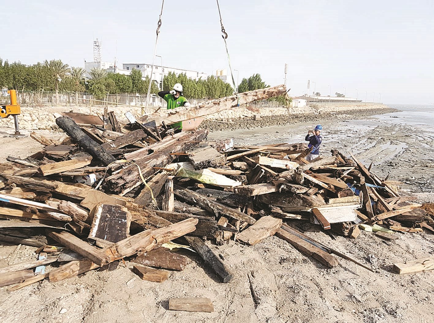 مخلفات مرفوعة من البحر