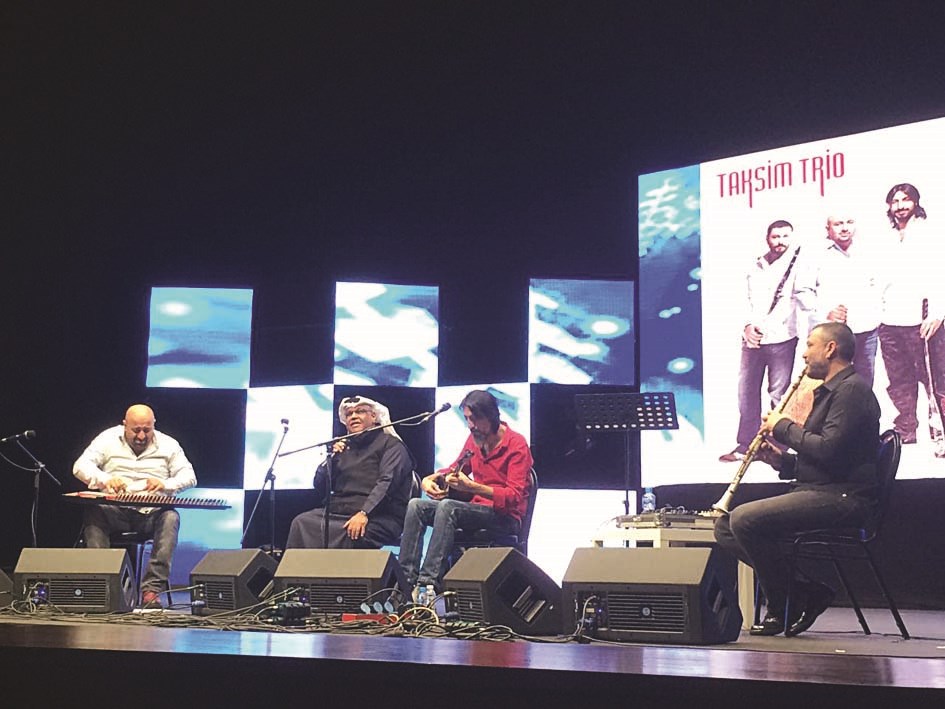 u0646u0628u064au0644 u0634u0639u064au0644 u0645u062au0648u0633u0637u0627u064b u0641u0631u0642u0629 u00abTaksim Triou00bb (u062au0635u0648u064au0631 u0637u0627u0631u0642 u0639u0632u0627u0644u062fu064au0646)