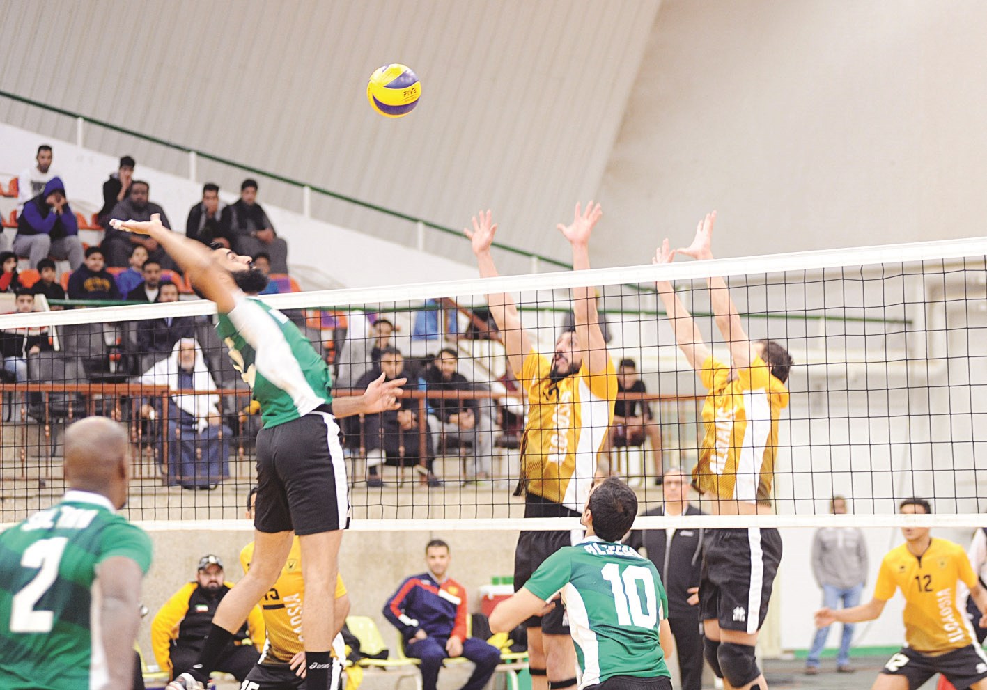 u0636u0631u0628u0629 u0633u0627u062du0642u0629 u0645u0646 u0646u062cu0645 u0627u0644u0639u0631u0628u064a u0645u062du0645u062f u0627u0644u0642u0637u0627u0646 (u062au0635u0648u064au0631 u0643u0631u0645 u0630u064au0627u0628)