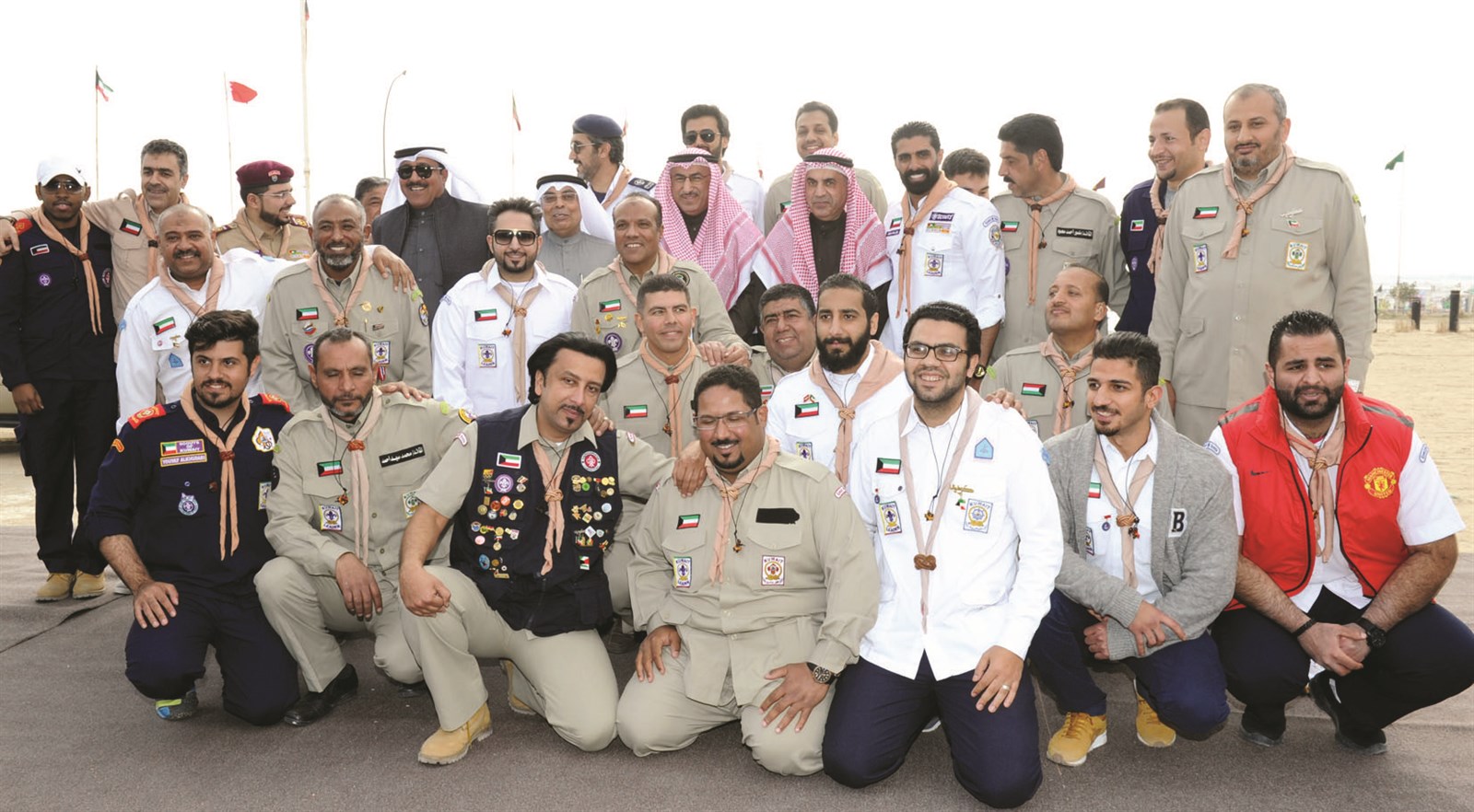 الوزير الفارس مع أعضاء الفرق الكشفية