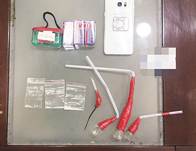 u0634u0628u0648 u0648u0623u062fu0648u0627u062a u062au0639u0627u0637u064d u0628u062du0648u0632u0629 u0627u0628u0646 u0627u0644u0640 18