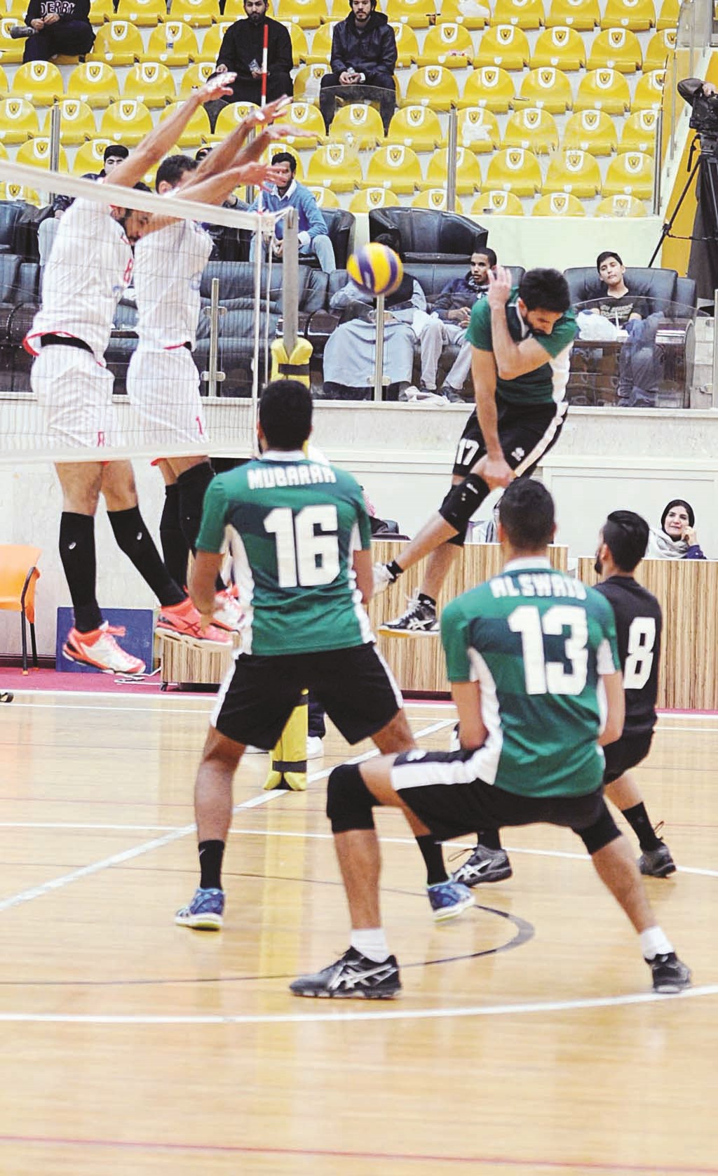 u0636u0631u0628u0629 u0642u0648u064au0629 u0645u0646 u0646u062cu0645 u0627u0644u0639u0631u0628u064a u0639u0628u062fu0627u0644u0631u062du0645u0646 u0627u0644u0639u062au064au0628u064a u0641u064a u0627u0644u0645u0628u0627u0631u0627u0629 u0623u0645u0627u0645 u00abu0627u0644u0643u0648u064au062au00bb