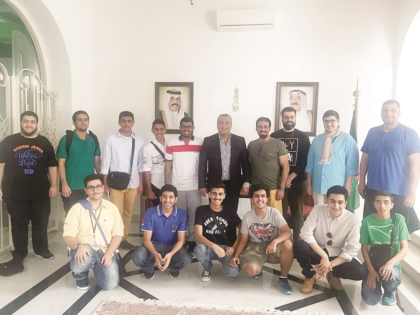 u0627u0644u0633u0641u064au0631 u0627u0644u062eu0644u0641 u0645u062au0648u0633u0637u0627u064b u0648u0641u062f u0637u0644u0628u0629 u00abu0643u0646 u0645u0646 u0627u0644u0645u062au0641u0648u0642u064au0646u00bb