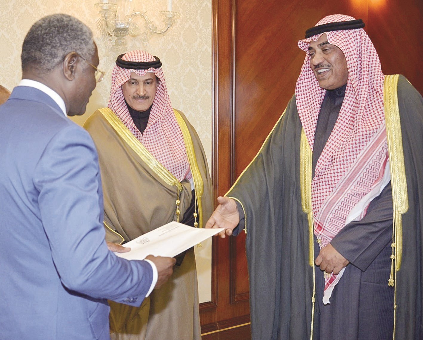 ...ومتسلماً أوراق اعتماد سفير بنين