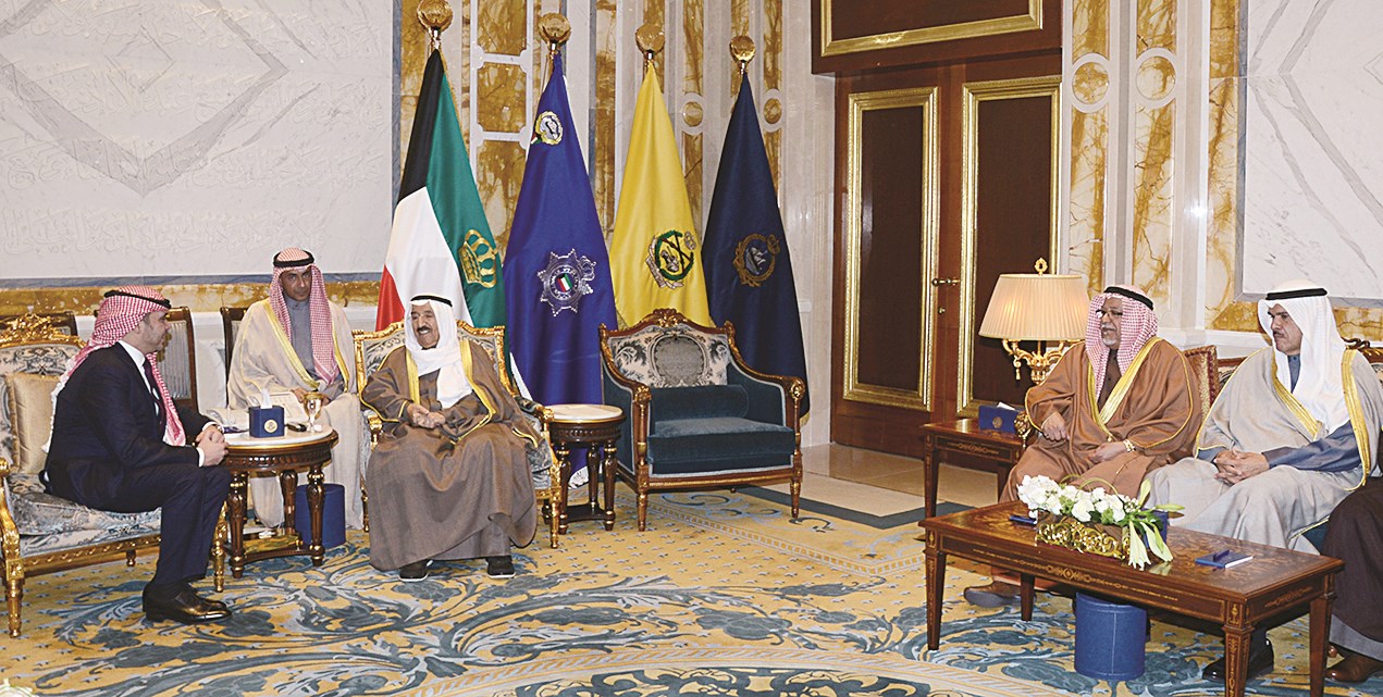 ... ومستقبلاً مبعوث ملك الأردن بحضور علي الجراح وسلمان الحمود