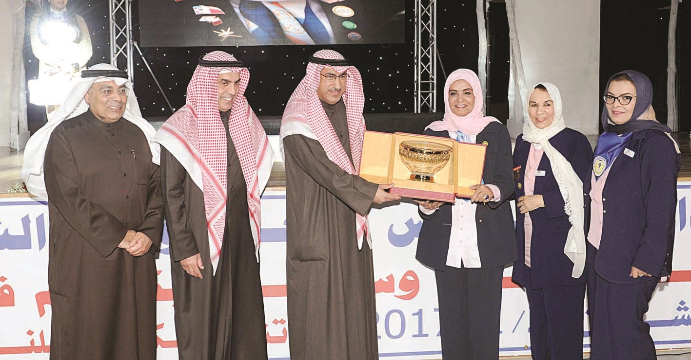 u062fu0631u0639 u062au0643u0631u064au0645u064au0629 u0644u0644u0641u0627u0631u0633