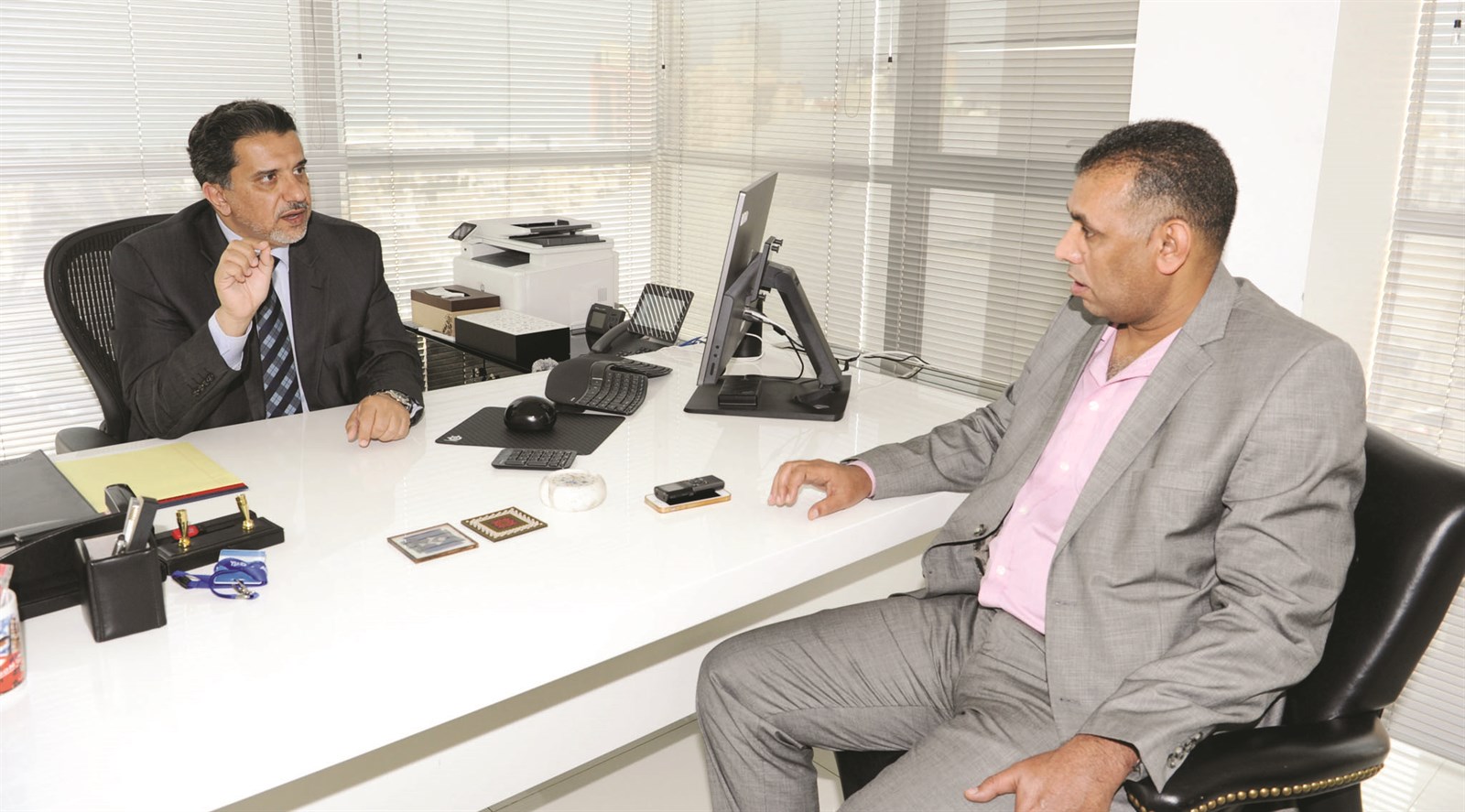 بدر الطريجي متحدثاً للزميل عمر العلاس