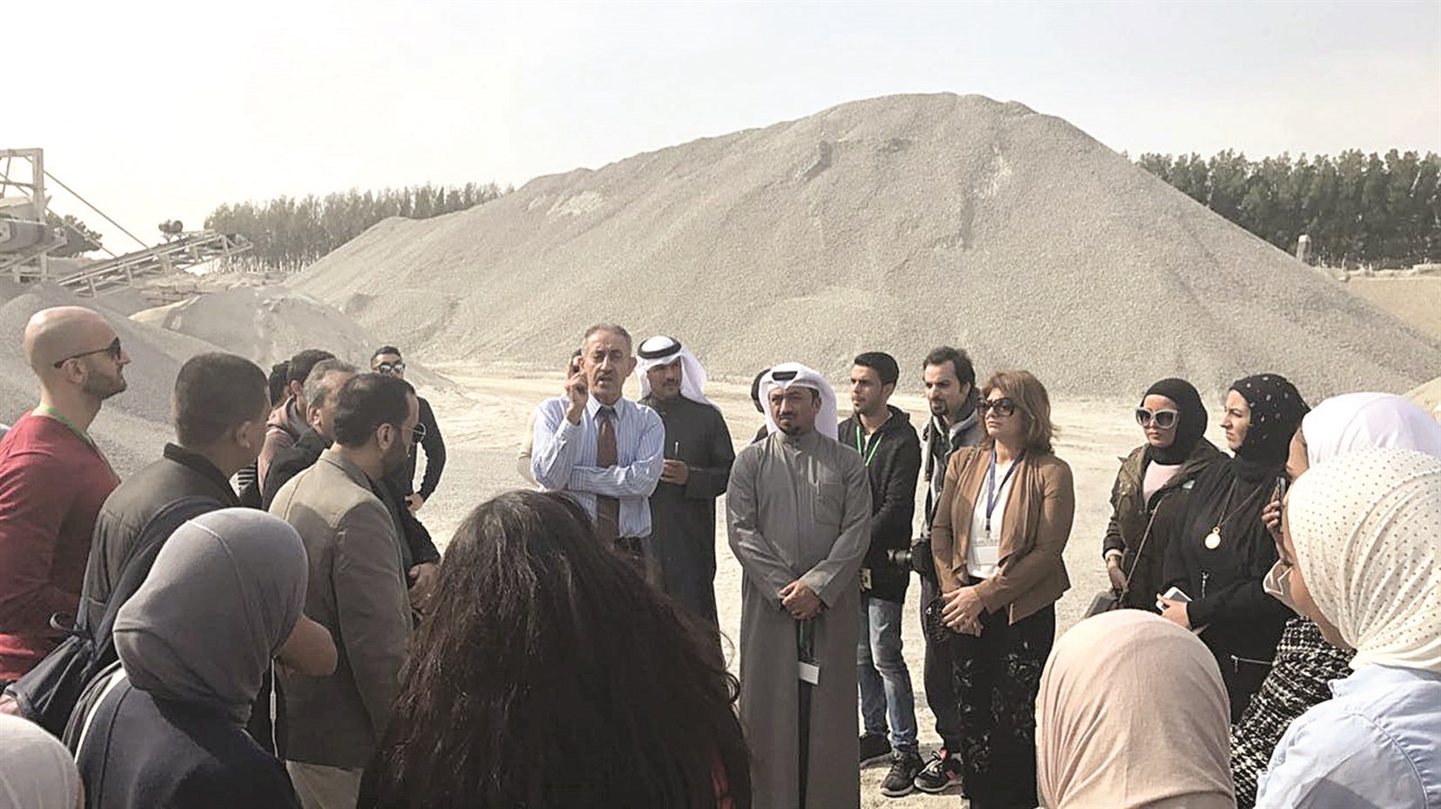 ...وفي زيارة لمصنع تدوير النفايات الإنشائية في كبد