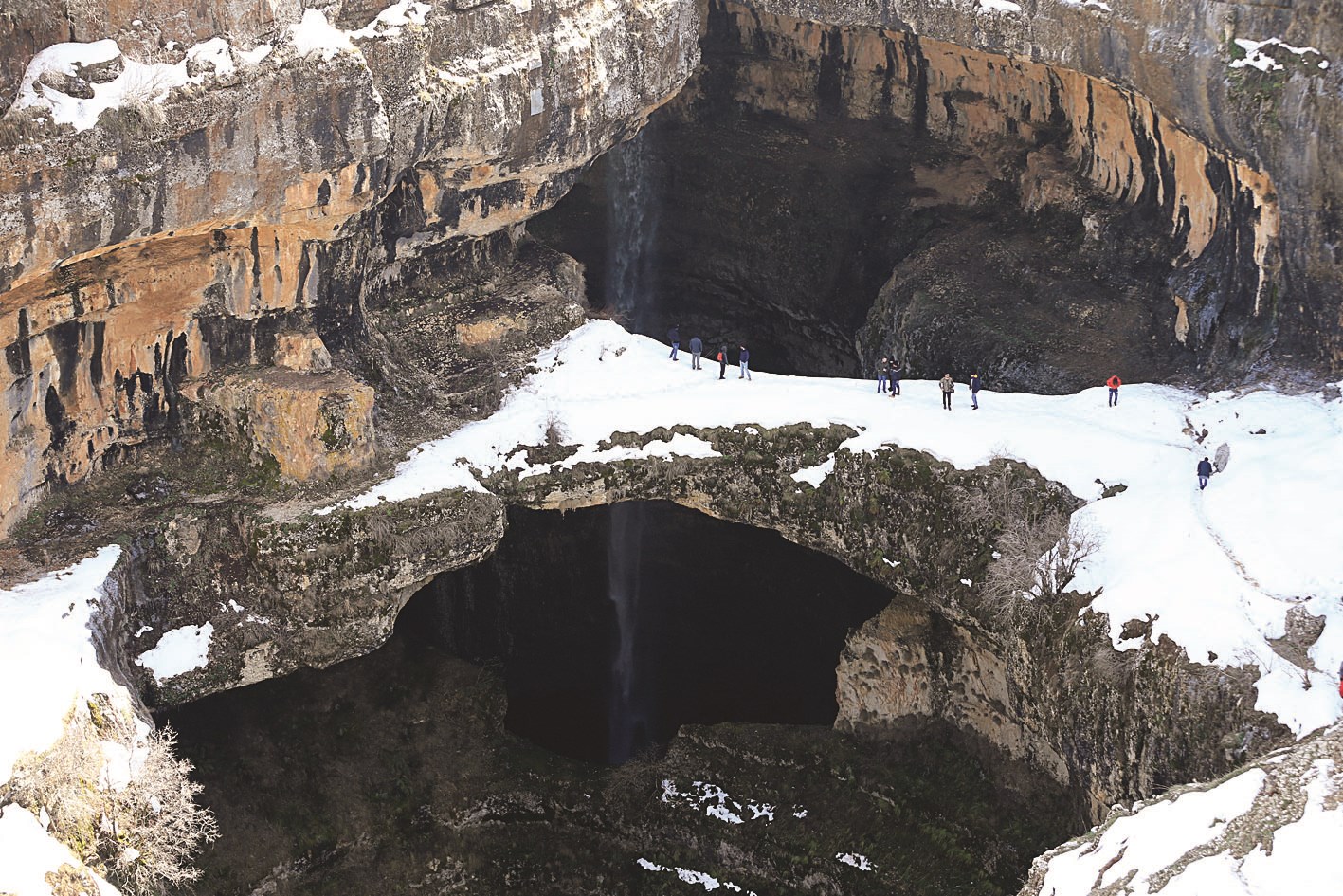 u0644u0628u0646u0627u0646u064au0648u0646 u064au0644u062au0642u0637u0648u0646 u0635u0648u0631u0627u064b u0642u0631u0628 u0634u0644u0627u0644 u00abu0628u0627u0644u0648u0639 u0628u0644u0639u0629u00bb u0641u064a u0628u0644u062fu0629 u062au0646u0648u0631u064au0646 u0627u0644u0634u0645u0627u0644u064au0629    (u0631u0648u064au062au0631u0632)