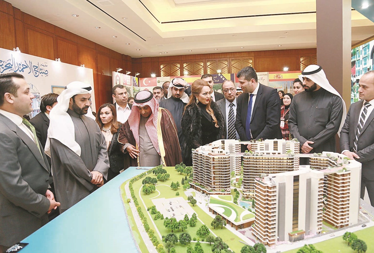 محمد حمزة مستعرضاً مشاريع «دار الجوار»