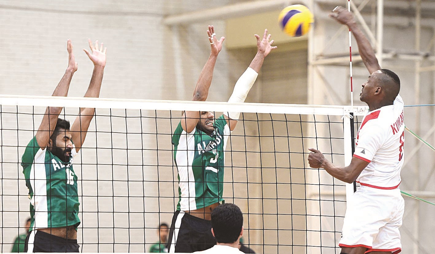 u0636u0631u0628u0629 u0633u0627u062du0642u0629 u0644u0644u0627u0639u0628 u00abu0627u0644u0643u0648u064au062au00bb u0628u0645u0648u0627u062cu0647u0629 u062du0627u0626u0637 u0635u062f u0639u0631u0628u0627u0648u064a (u062au0635u0648u064au0631 u062cu0627u0633u0645 u0628u0627u0631u0648u0646)