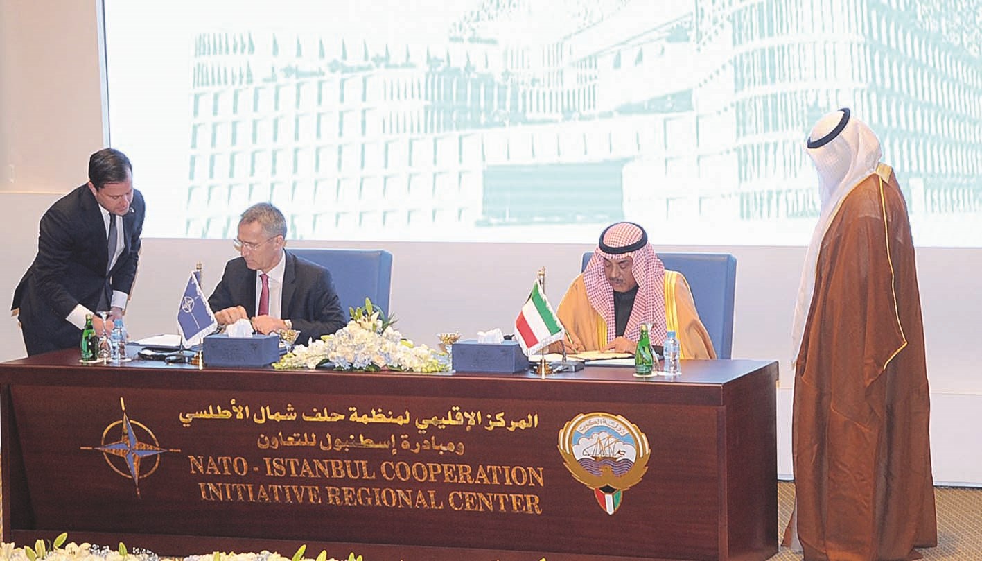 صباح الخالد وشتولتنبرغ يوقعان اتفاقية المقر