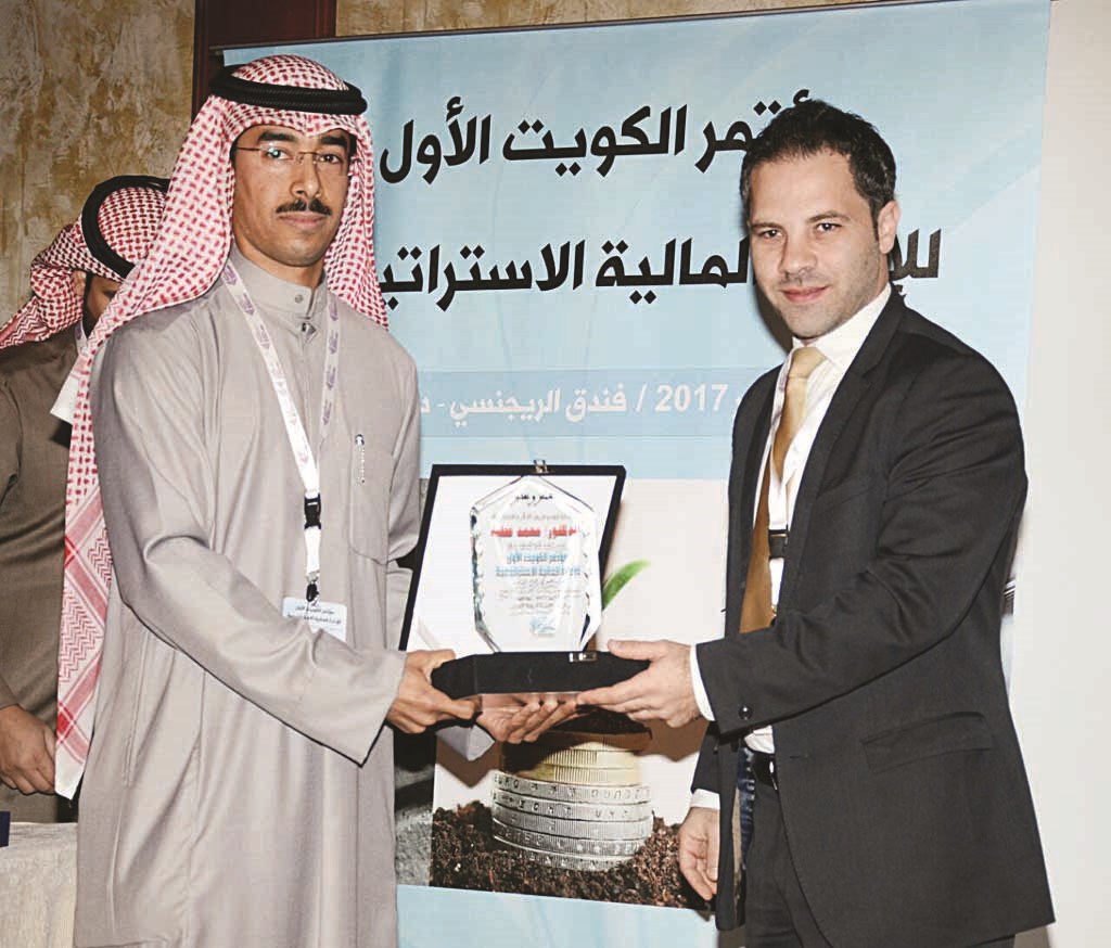 u0639u0637u064au0629 u064au062au0633u0644u0645 u062fu0631u0639u0627u064b u062au0642u062fu064au0631u064au0629