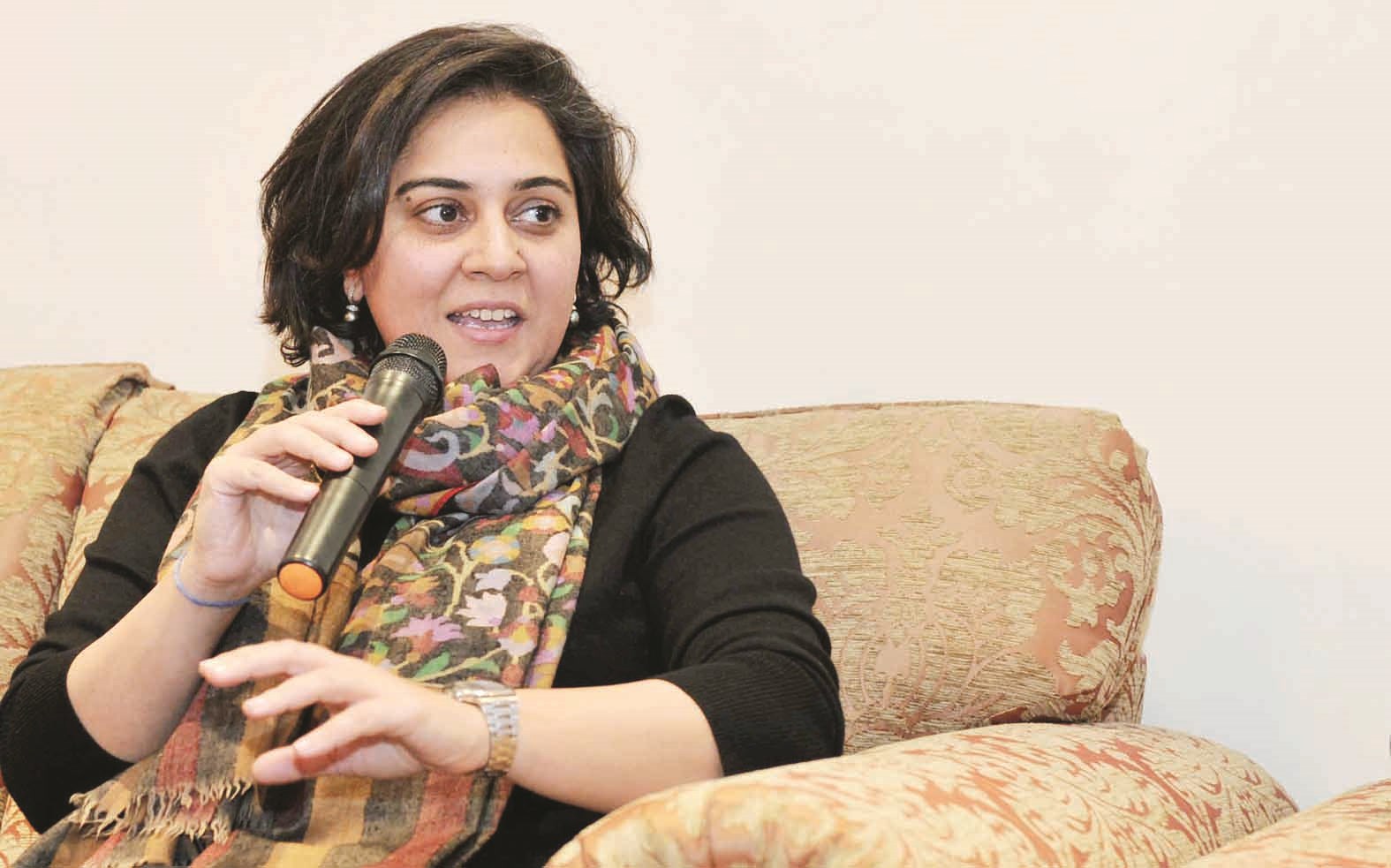 u0641u0627u0637u0645u0629 u062du064au0627u062a u0645u062au062du062fu062bu0629 u062eu0644u0627u0644 u0627u0644u0646u062fu0648u0629 (u062au0635u0648u064au0631 u0633u0639u062f u0647u0646u062fu0627u0648u064a)