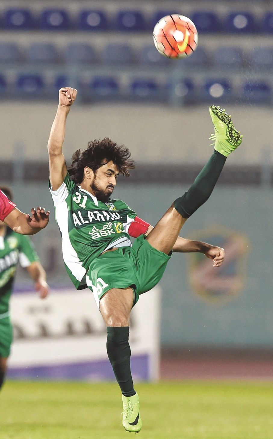 u0639u0644u064a u0645u0642u0635u064au062f u0646u062cu0645 u0627u0644u0639u0631u0628u064a u0637u0627u0626u0631u0627u064b u062eu0644u0627u0644 u0627u0644u0645u0628u0627u0631u0627u0629 u0623u0645u0627u0645 u00abu0627u0644u0643u0648u064au062au00bb u0623u0645u0633  (u062au0635u0648u064au0631 u062cu0627u0633u0645 u0628u0627u0631u0648u0646 )