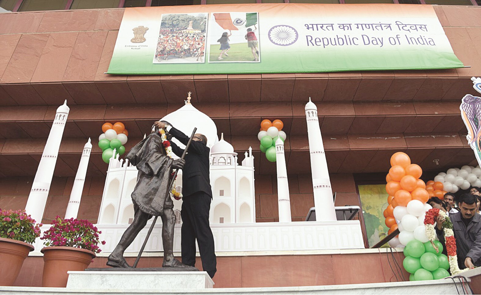 u0625u0643u0644u064au0644 u0648u0631u0648u062f u0639u0644u0649 u062au0645u062bu0627u0644 u063au0627u0646u062fu064a (u062au0635u0648u064au0631 u0628u0633u0627u0645 u0632u064au062fu0627u0646)