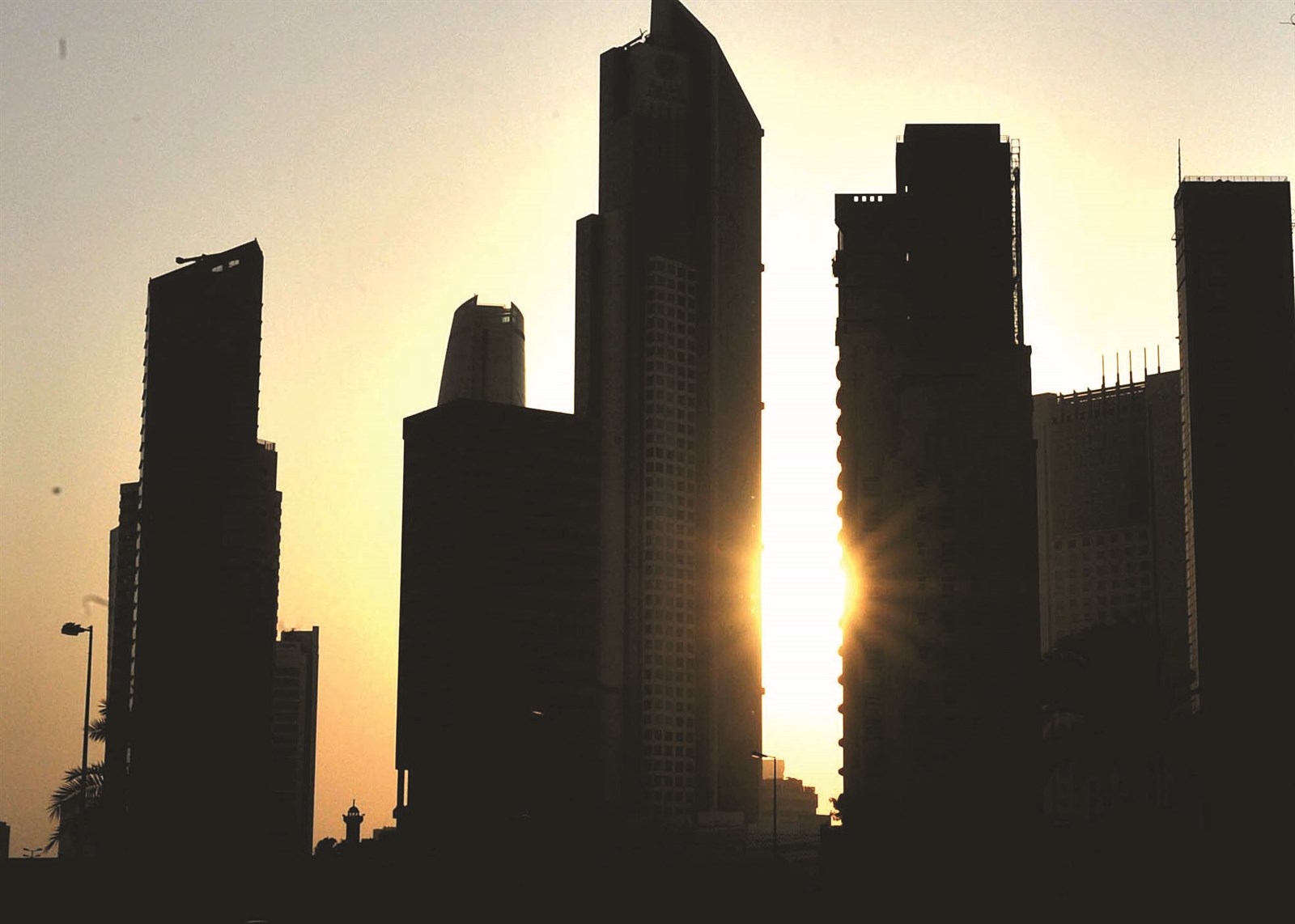 u062eu064au0648u0637 u00abu0627u0644u0631u0647u0646 u0627u0644u0639u0642u0627u0631u064au00bb u062au062au0633u0644u0651u0644 u0645u0646 u062cu062fu064au062f (u062au0635u0648u064au0631 u0633u0639u062f u0647u0646u062fu0627u0648u064a)