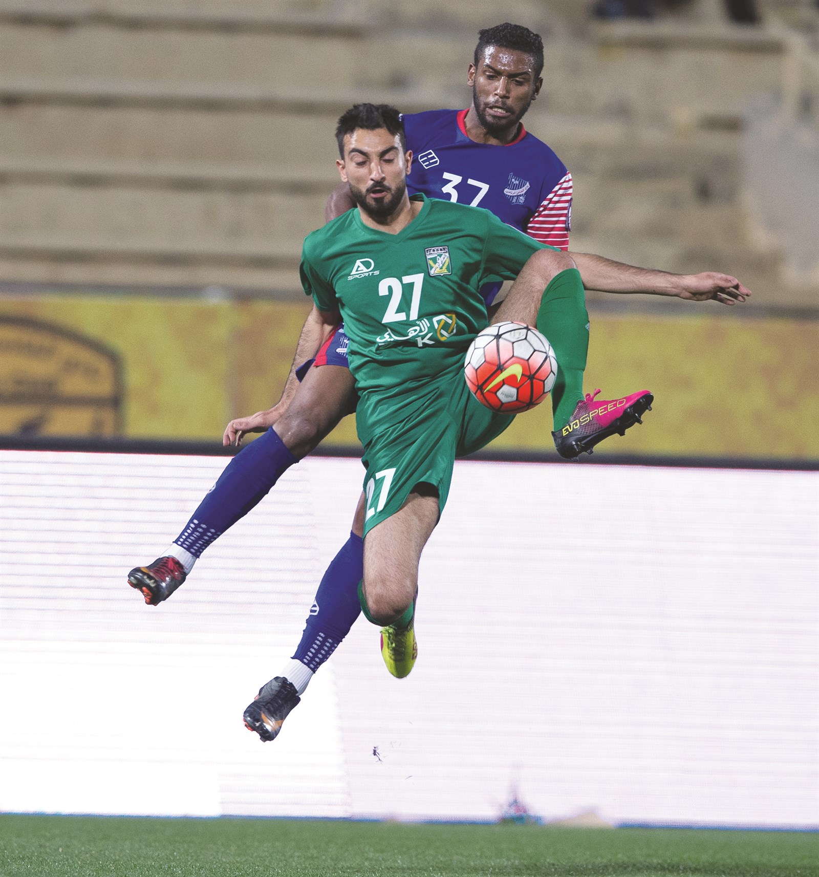 u0644u0627u0639u0628 u0627u0644u0639u0631u0628u064a u0639u064au0633u0649 u0648u0644u064au062f u064au0633u062au062du0648u0630 u0639u0644u0649 u0627u0644u0643u0631u0629 u0623u0645u0627u0645 u0639u0628u062fu0627u0644u0639u0632u064au0632 u0627u064au0627u062f u0645u0646 u0627u0644u062au0636u0627u0645u0646   (u062au0635u0648u064au0631 u062cu0627u0633u0645 u0628u0627u0631u0648u0646)