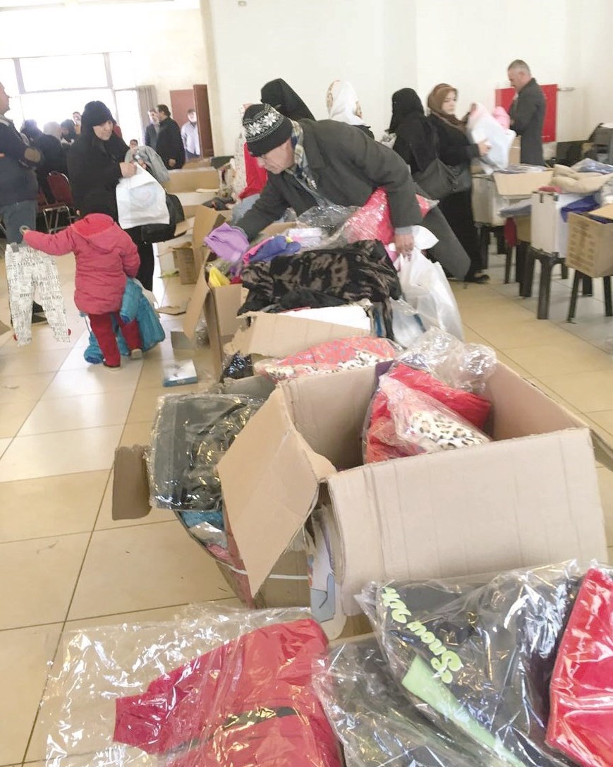 u062cu0627u0646u0628 u0645u0646 u0627u0644u0645u0633u0627u0639u062fu0627u062a u0627u0644u0627u0646u0633u0627u0646u064au0629 u0627u0644u062au064a u0648u0632u0639u062au0647u0627 u0627u0644u062cu0645u0639u064au0629 u0639u0644u0649 u0627u0644u0644u0627u062cu0626u064au0646 u0627u0644u0633u0648u0631u064au064au0646 u0641u064a u0627u0644u0627u0631u062fu0646