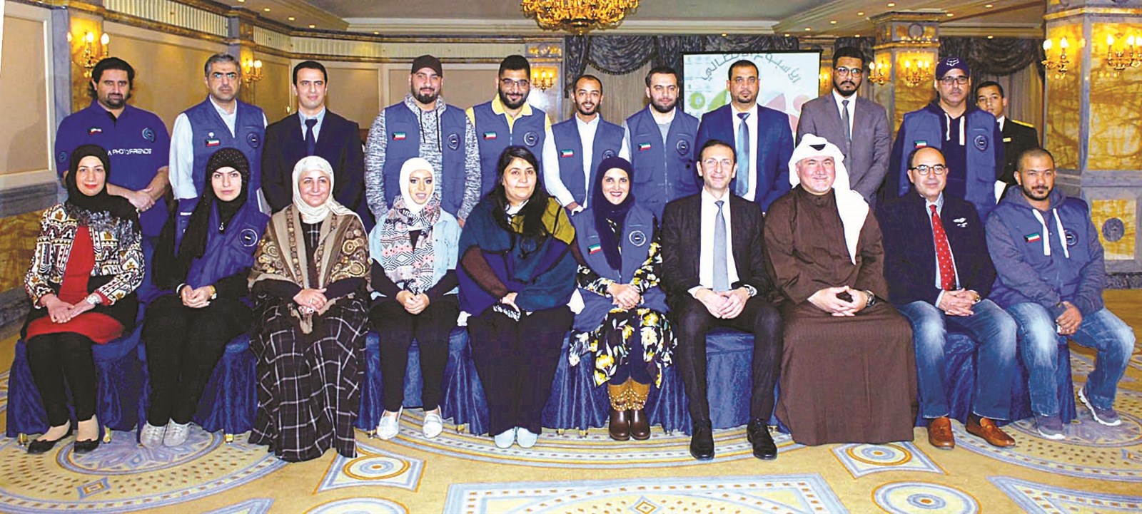 u0644u0642u0637u0629 u062cu0627u0645u0639u0629 u0644u0644u0645u0634u0627u0631u0643u064au0646 u0641u064a u0645u0633u0627u0628u0642u0629 u0627u0644u062au0635u0648u064au0631 (u062au0635u0648u064au0631 u0643u0631u0645 u0630u064au0627u0628)