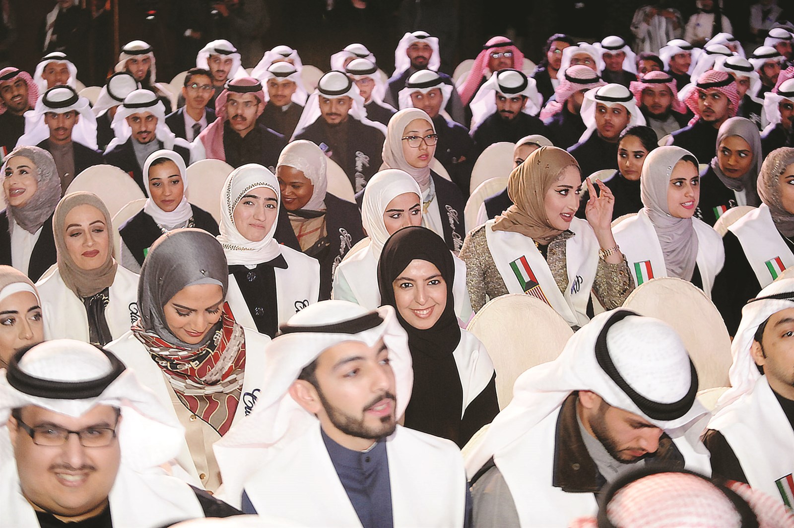 الخريجون والخريجات