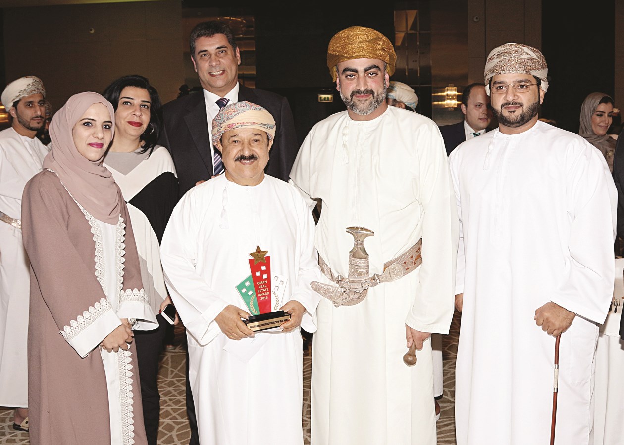 u0627u0644u0641u0627u0636u0644 u062du0633u064au0646 u062cu0648u0627u062f u0645u0639 u0631u0627u0639u064a u0627u0644u062du0641u0644 u0648u0641u0631u064au0642 u0639u0645u0644 u00abu0627u0644u0623u0631u062cu0627u0646 u062au0627u0648u0644u00bb