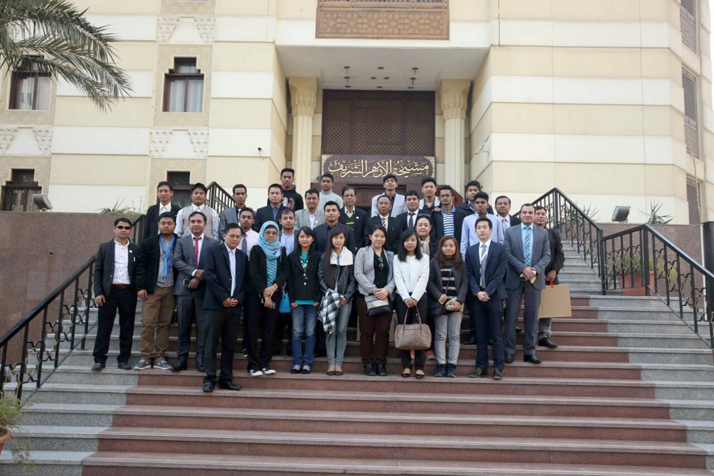 u0648u0641u062f u0645u0646 u0645u064au0627u0646u0645u0627u0631 u062eu0644u0627u0644 u0632u064au0627u0631u062au0647 u00abu0628u064au062a u0627u0644u0639u0627u0626u0644u0629u00bb u0641u064a u0645u0634u064au062eu0629 u00abu0627u0644u0623u0632u0647u0631u00bb