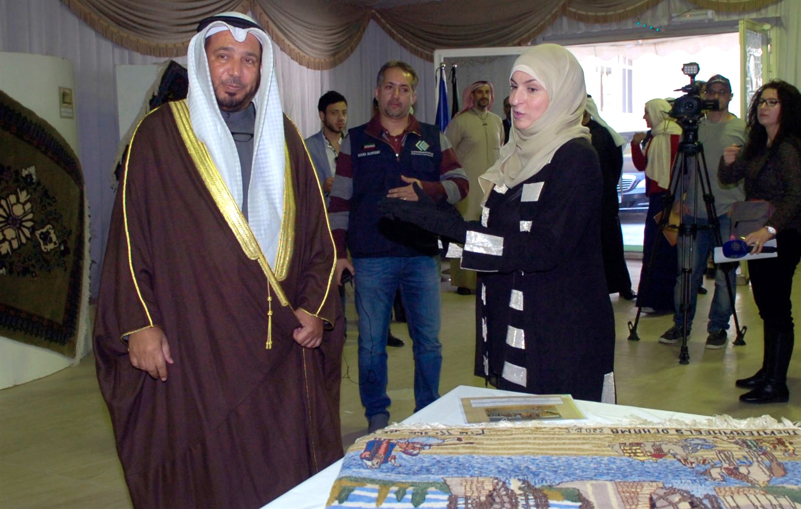 ...وبمعية عريقات خلال جولة في السوق