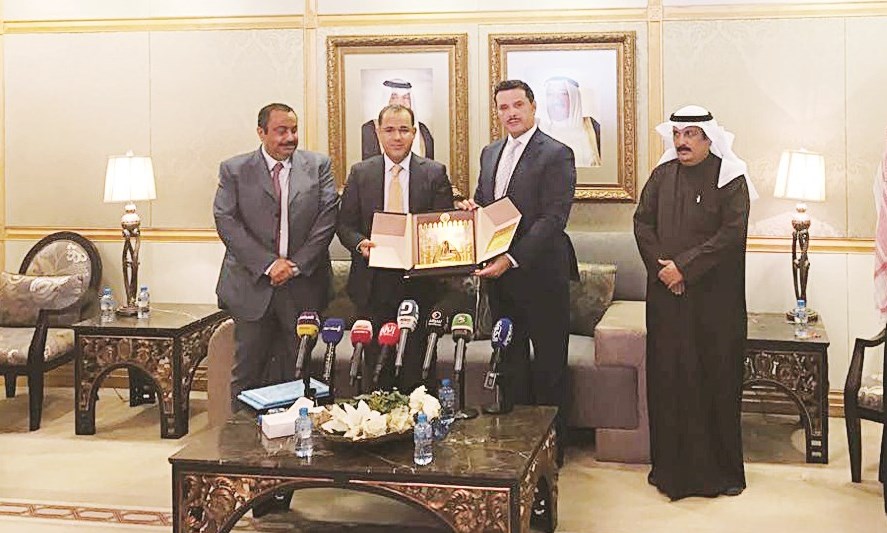 u0627u0644u062du0631u0628u064a u0645u0643u0631u0645u0627u064b u0639u0628u062f u0627u0644u0631u0632u0627u0642 u0627u0644u0639u0628u064au062f u0628u062du0636u0648u0631 u0627u0644u0633u0647u0644u0627u0648u064a