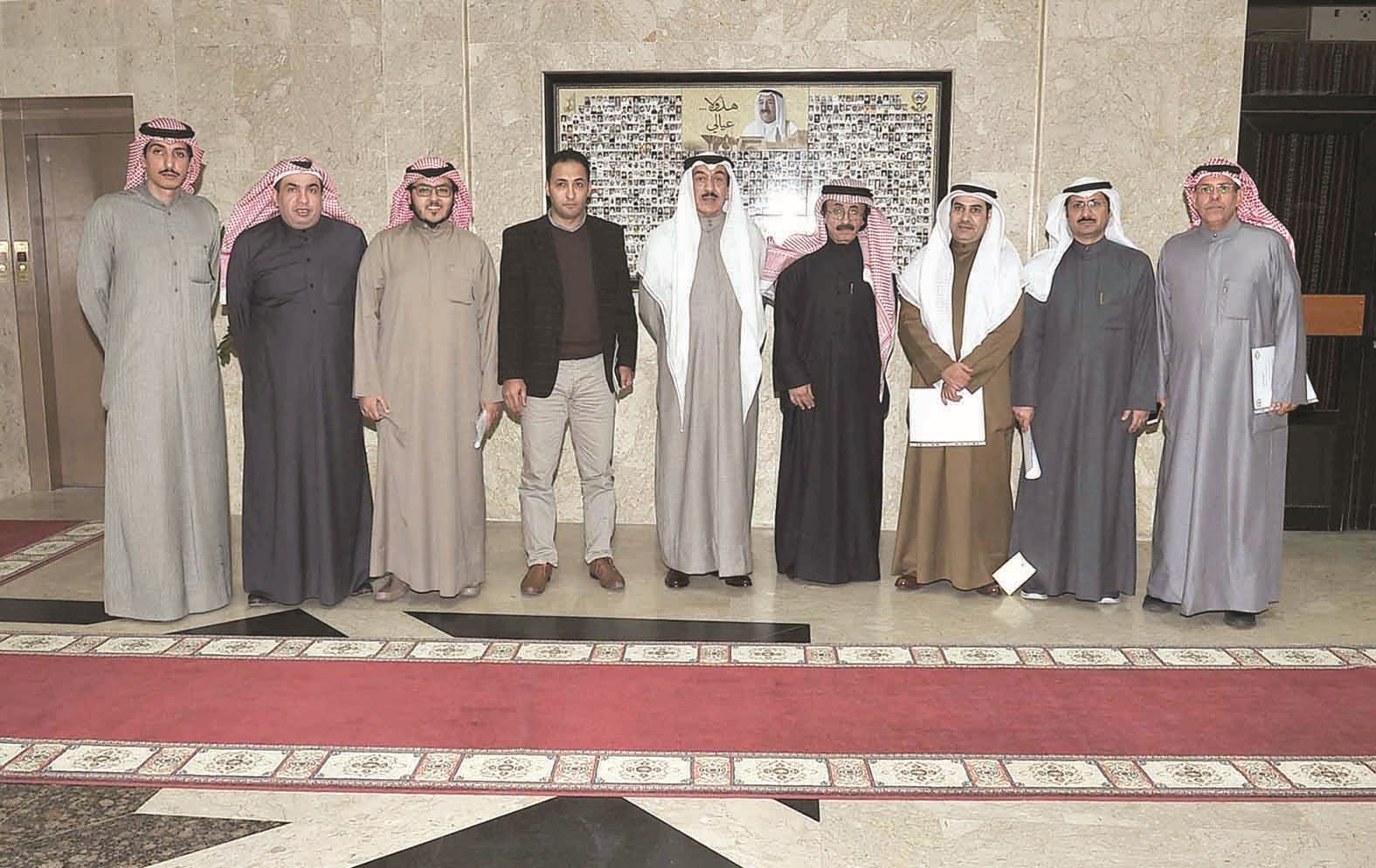 u0627u0644u0645u0634u0627u0631u0643u0648u0646 u0641u064a u0627u0644u0644u0642u0627u0621 u0627u0644u062du0648u0627u0631u064a u0641u064a u0644u0642u0637u0629 u062cu0645u0627u0639u064au0629