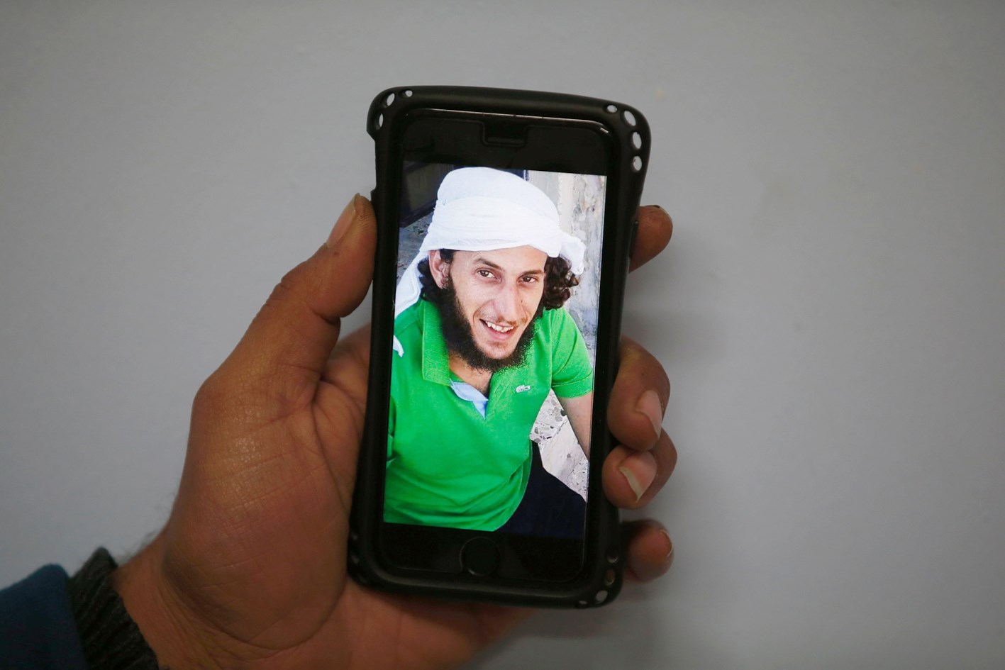 u0641u0644u0633u0637u064au0646u064a u064au0639u0631u0636 u0635u0648u0631u0629 u0645u0646u0641u0630 u0647u062cu0648u0645 u0627u0644u062fu0647u0633 u0641u0627u062fu064a u0642u0646u0628u0631 u0639u0644u0649 u0647u0627u062au0641u0647 u0627u0644u0645u062du0645u0648u0644        (u0627 u0641 u0628)