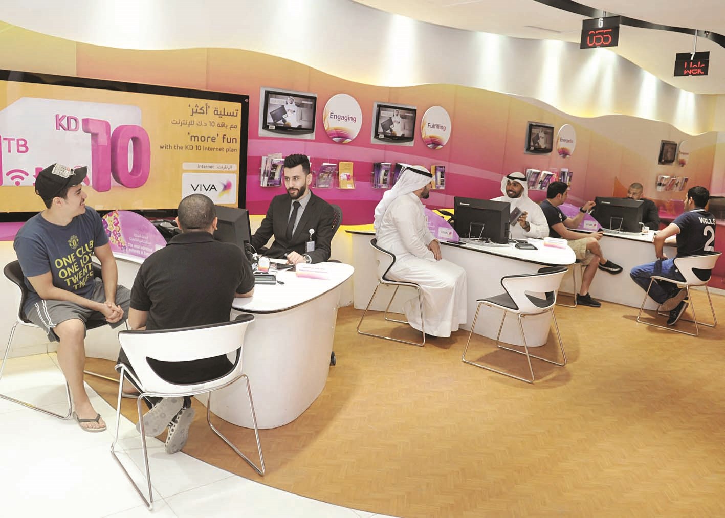 u0627u0644u0639u0645u0644u0627u0621 u0627u0646u062au0638u0631u0648u0627 u062du062au0649 u0633u0627u0639u0627u062a u0627u0644u0641u062cu0631  (u062au0635u0648u064au0631 u0633u0639u062f u0647u0646u062fu0627u0648u064a)