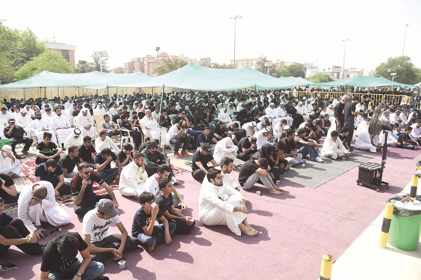 حضور كبير أمام الحسينية العباسية