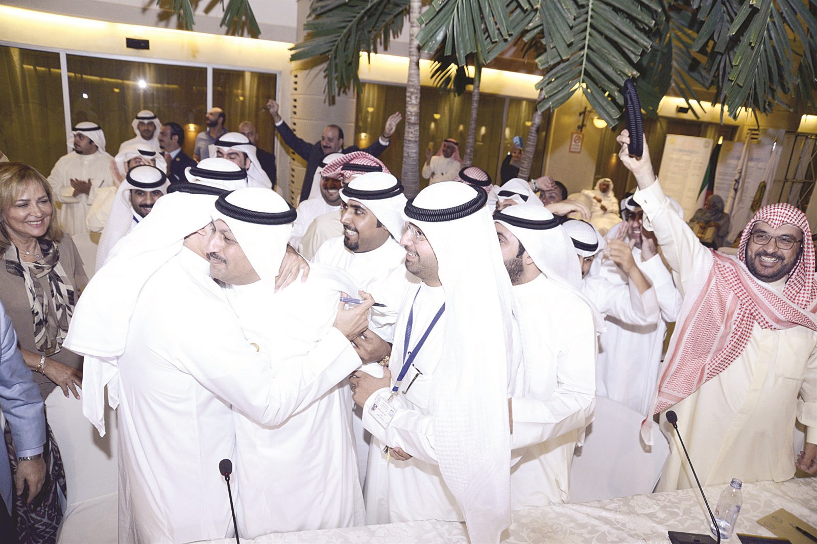 ... ويتلقى التهاني