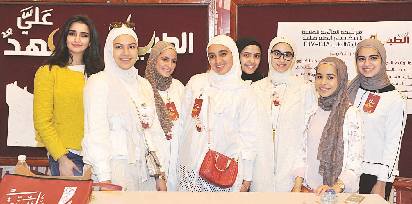 ابتسامات تفاؤل بالفوز