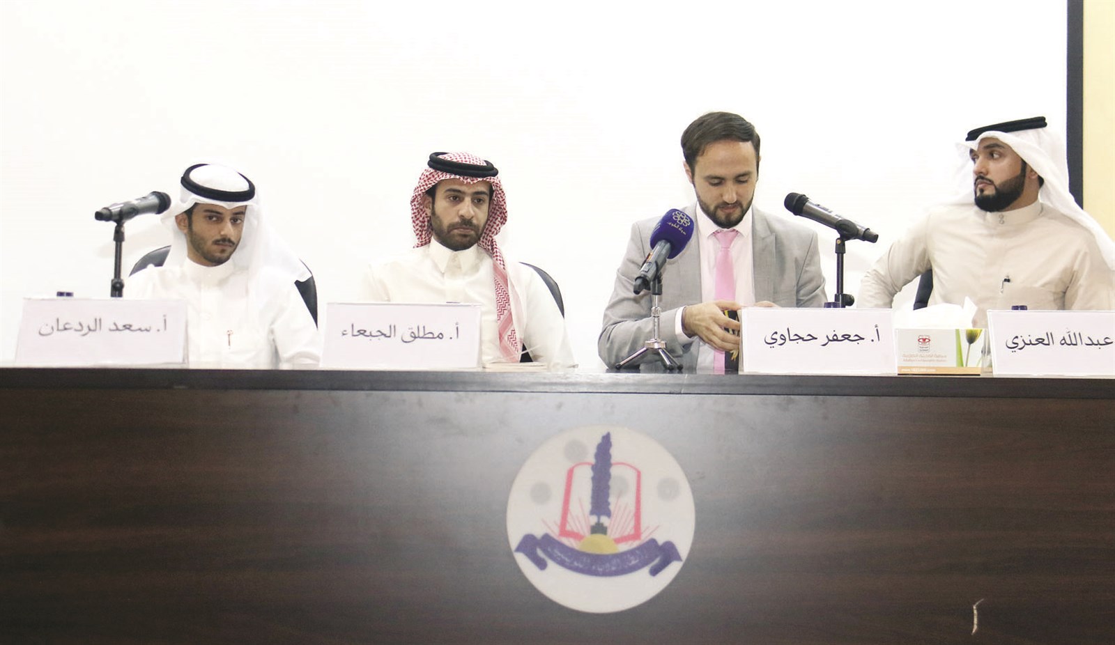 u0627u0644u0634u0639u0631u0627u0621 u0627u0644u0645u0634u0627u0631u0643u0648u0646 u0641u064a u0627u0644u0623u0645u0633u064au0629 ( u062au0635u0648u064au0631 u0628u0633u0627u0645 u0632u064au062fu0627u0646)