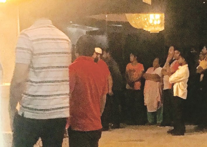 u0627u0644u0639u0645u0627u0644 u0623u0645u0627u0645 u0645u0643u062au0628 u0627u0644u0645u0646u0641u0648u062du064a