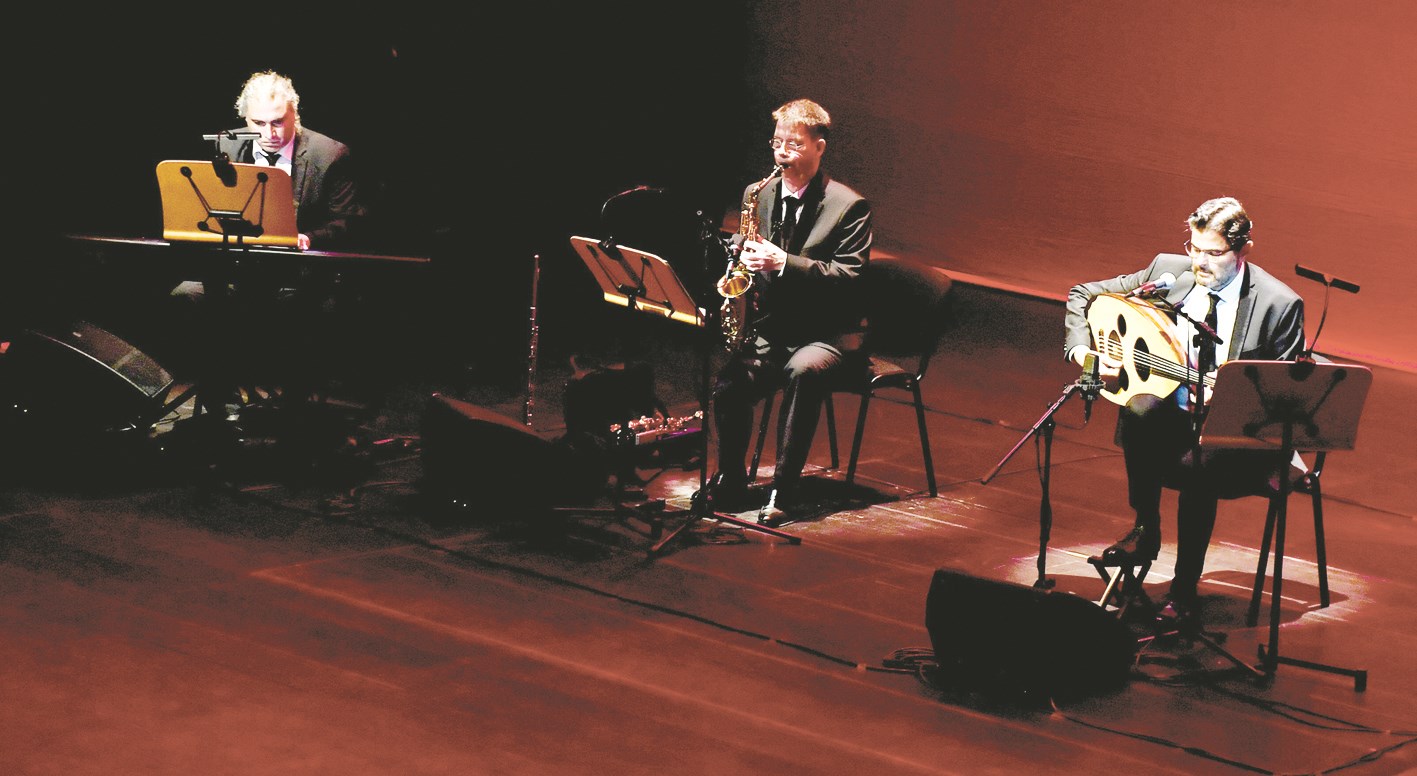 من أجواء الأمسية الموسيقية الغنائية