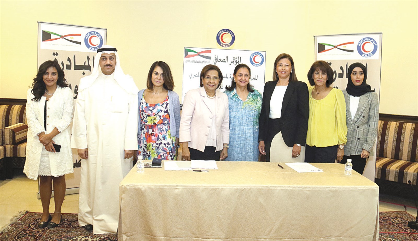 u0623u0639u0636u0627u0621 u00abu0627u0644u0647u0644u0627u0644 u0627u0644u0623u062du0645u0631u00bb u0648u0645u0624u0633u0633u0629 u0647u064au0631u0645u064au0633 u0641u064a u0635u0648u0631u0629 u062cu0645u0627u0639u064au0629 u0628u0639u062f u062au0648u0642u064au0639 u0627u0644u0627u062au0641u0627u0642u064au0629 (u062au0635u0648u064au0631 u0628u0633u0627u0645 u0632u064au062fu0627u0646)