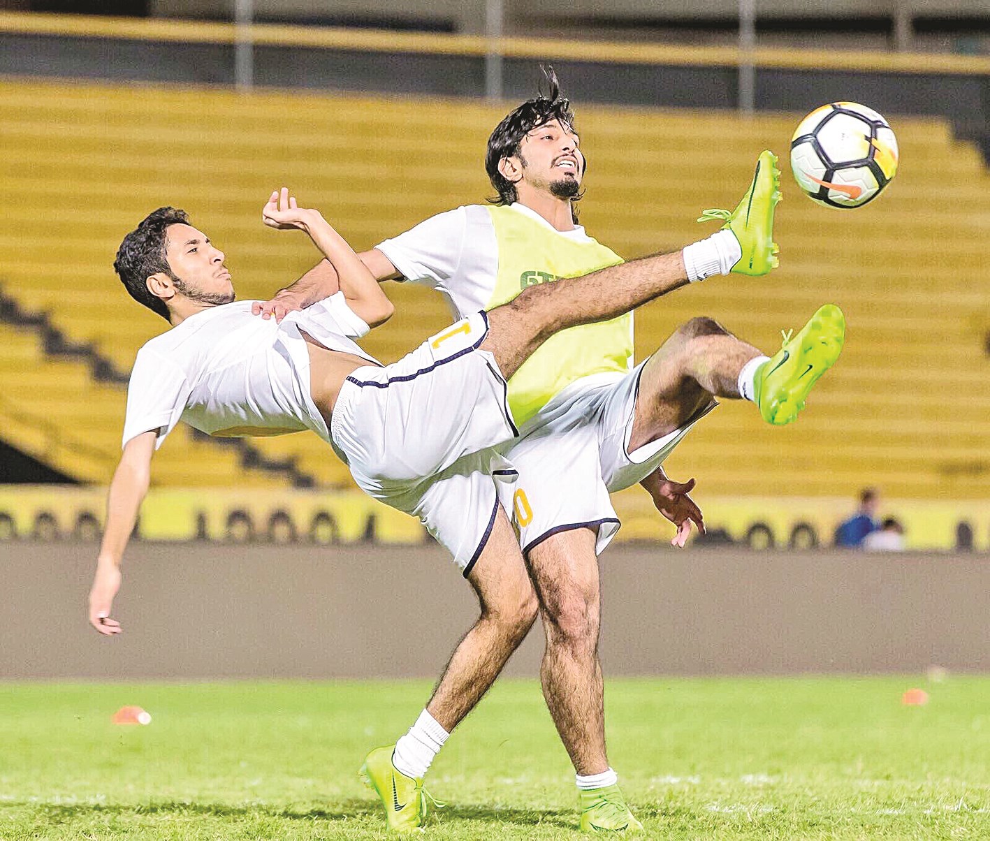 u0627u0644u062du0634u0627u0646 u0641u064a u0643u0631u0629 u0645u0634u062au0631u0643u0629 u0645u0639 u0645u0646u0648u0631 u0627u0644u0645u0637u064au0631u064a u062eu0644u0627u0644 u062au062fu0631u064au0628u0627u062a u0627u0644u0642u0627u062fu0633u064au0629