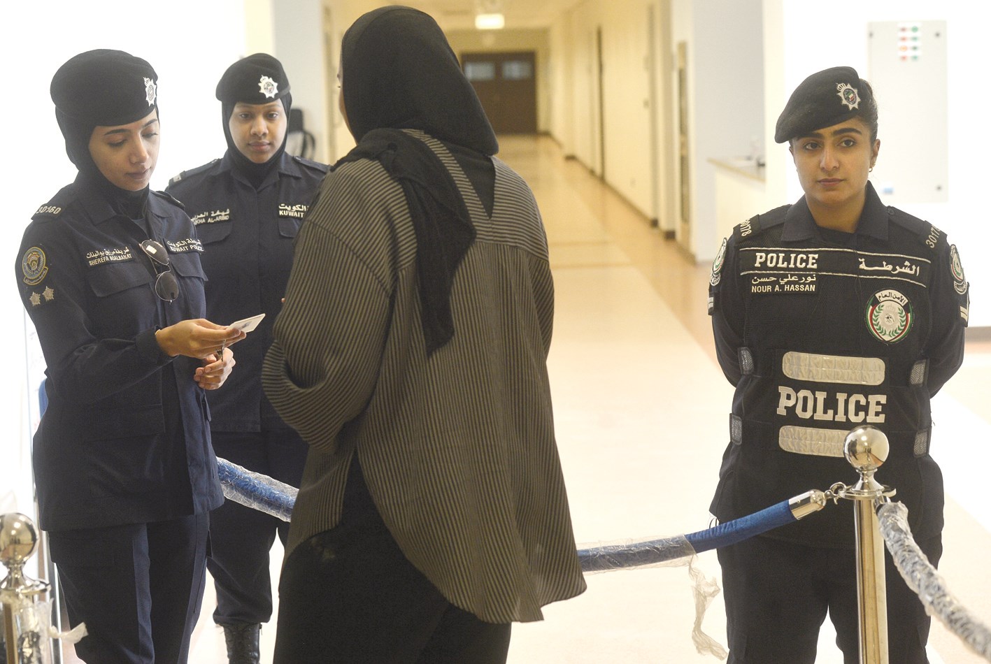 تدقيق أمني من الشرطة النسائية